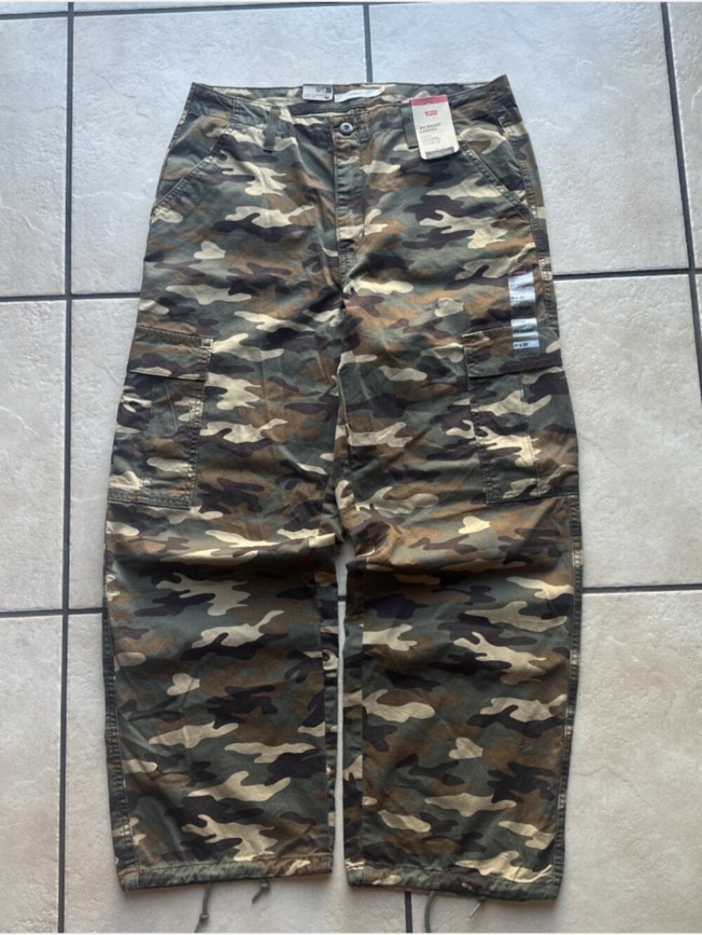 Levi's 94 Baggy Cargos Women's 31x30 Camouflage Mid Rise Loose Fit Pant Wide Leg